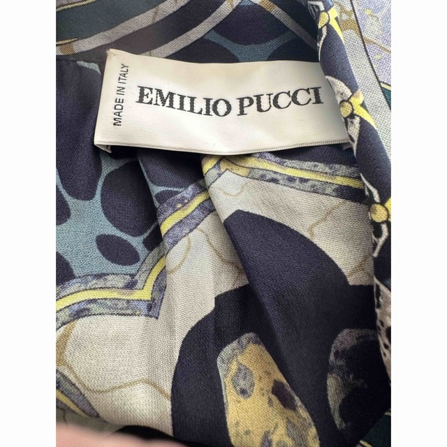 EMILIO PUCCI(エミリオプッチ)のエミリオプッチ　シルク100ブラウス美品（1221） レディースのトップス(シャツ/ブラウス(長袖/七分))の商品写真