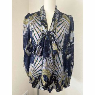 エミリオプッチ(EMILIO PUCCI)のエミリオプッチ　シルク100ブラウス美品（1221）(シャツ/ブラウス(長袖/七分))