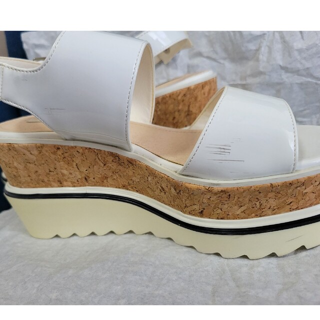 R&E(アールアンドイー)の厚底サンダル レディースの靴/シューズ(サンダル)の商品写真