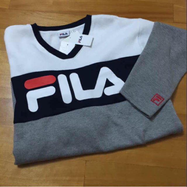 FILA(フィラ)の特価！ 新品  FILA  フィラ ロゴトレーナー レディース L メンズ レディースのトップス(トレーナー/スウェット)の商品写真