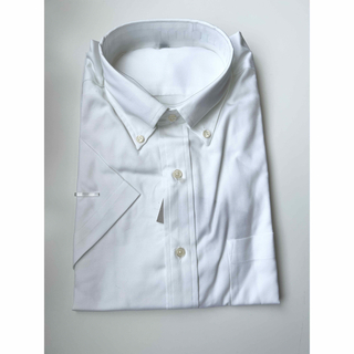 ユニクロ(UNIQLO)のUNIQLO ノンアイロン　ロイヤルオックスシャツ　半袖ホワイト　L 未使用品(シャツ)