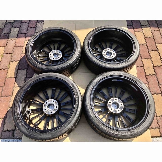 18インチ レイズ ベルサス トリアイナ 215/40R18 215/40/18 自動車/バイクの自動車(タイヤ・ホイールセット)の商品写真