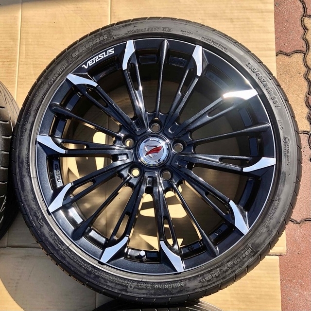 18インチ レイズ ベルサス トリアイナ 215/40R18 215/40/18 自動車/バイクの自動車(タイヤ・ホイールセット)の商品写真