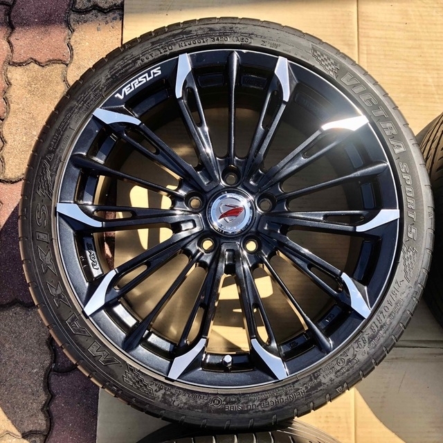 18インチ レイズ ベルサス トリアイナ 215/40R18 215/40/18 自動車/バイクの自動車(タイヤ・ホイールセット)の商品写真