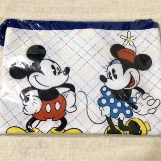 ディズニー(Disney)のDisney ミッキー&ミニー　フラットポーチ　非売品　新品未使用(ポーチ)