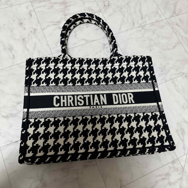 Diorミディアムブックトートバッグ