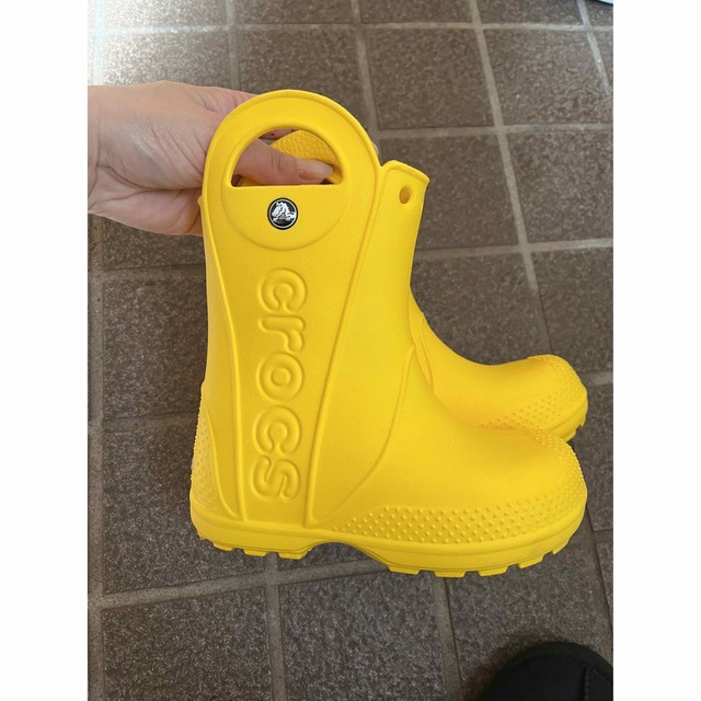 crocs(クロックス)のcrocs クロックス　ハンドルイット　長靴　レインブーツ キッズ/ベビー/マタニティのキッズ靴/シューズ(15cm~)(長靴/レインシューズ)の商品写真