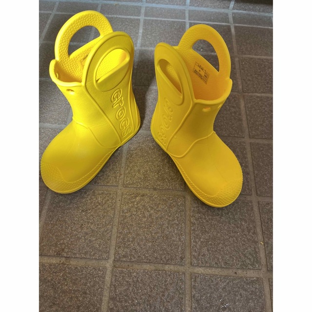 crocs(クロックス)のcrocs クロックス　ハンドルイット　長靴　レインブーツ キッズ/ベビー/マタニティのキッズ靴/シューズ(15cm~)(長靴/レインシューズ)の商品写真