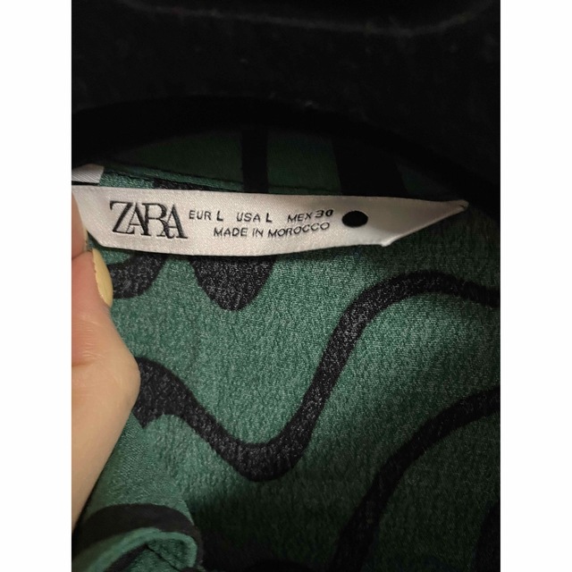 ZARA(ザラ)の美品 ZARA ティアードグリーンワンピース レディースのワンピース(ロングワンピース/マキシワンピース)の商品写真