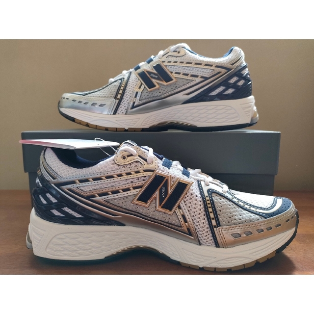 New Balance(ニューバランス)の④【公式限定モデル】ニューバランス M1906RG 27.5cm  SILVER メンズの靴/シューズ(スニーカー)の商品写真