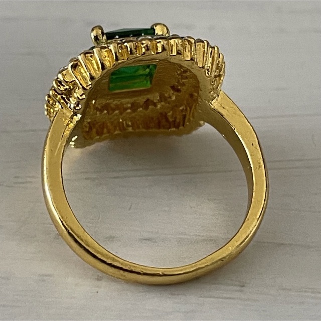 ゴールドエメラルドリング レディースのアクセサリー(リング(指輪))の商品写真