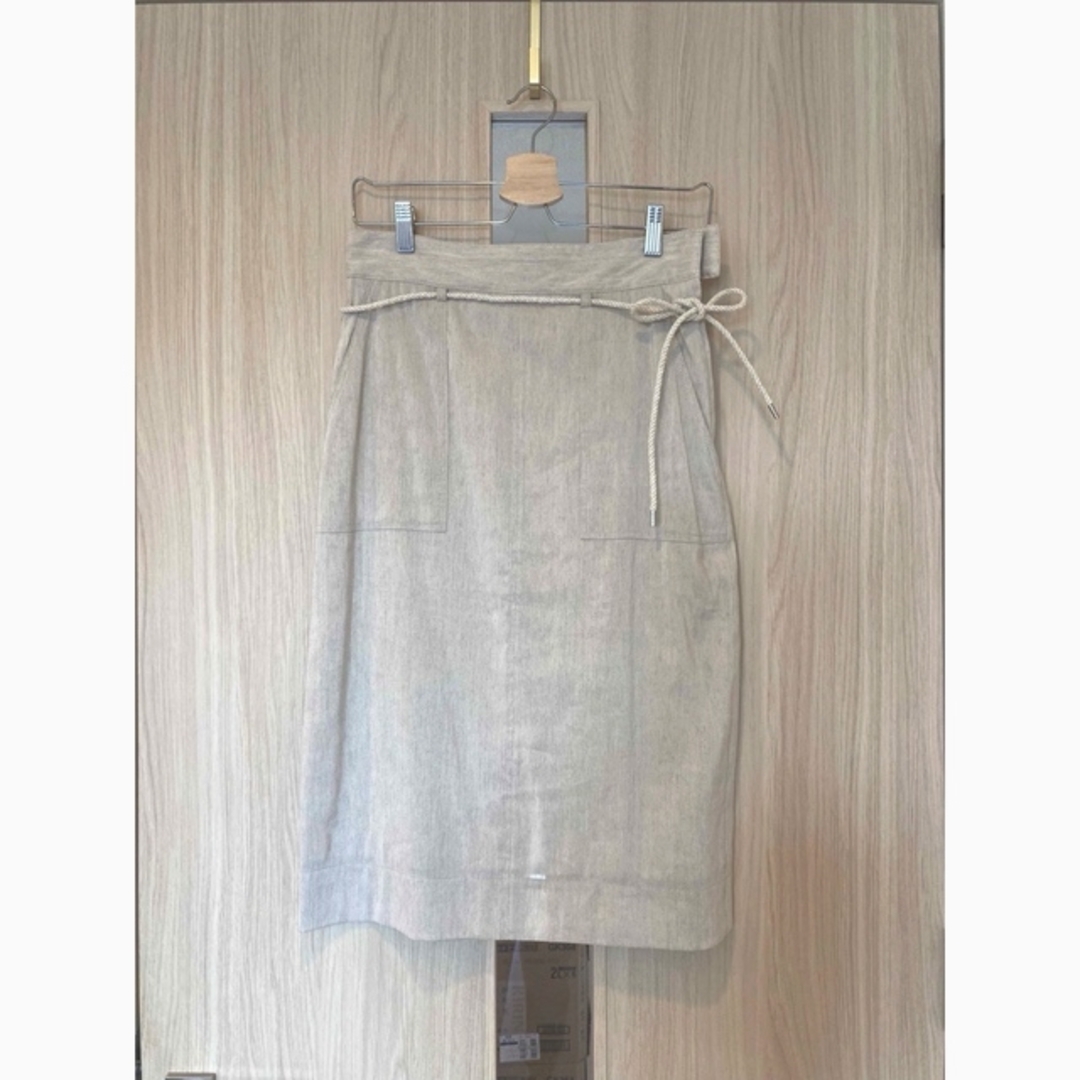 TOMORROWLAND(トゥモローランド)のトゥモローランド　リネンタイトスカート　新品未使用 レディースのスカート(ひざ丈スカート)の商品写真