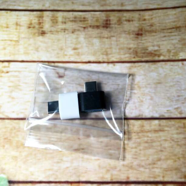 超ミニ！ OTG変換コネクタ USB TYPE-C 白黒セット スマホ/家電/カメラのPC/タブレット(PCパーツ)の商品写真