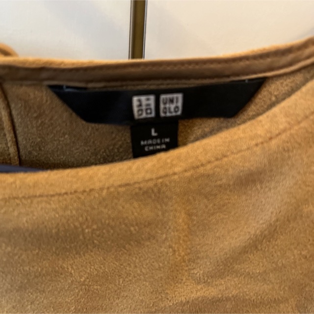 UNIQLO(ユニクロ)の【お値下げ】ユニクロ　スウェード調　トップス レディースのトップス(カットソー(半袖/袖なし))の商品写真