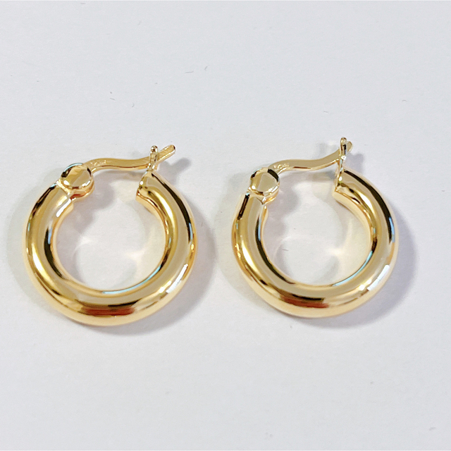 TOM WOOD(トムウッド)のTOM WOOD スモール Classic Hoops Thick ピアス レディースのアクセサリー(ピアス)の商品写真