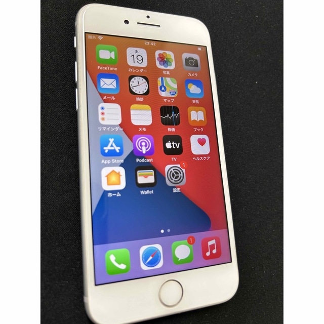 iPhone(アイフォーン)のiPhone 8 Silver 64 GB スマホ/家電/カメラのスマートフォン/携帯電話(スマートフォン本体)の商品写真