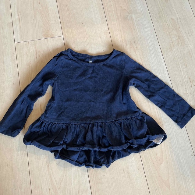 babyGAP(ベビーギャップ)のBABYGAP 長袖　カットソー　90cm キッズ/ベビー/マタニティのキッズ服女の子用(90cm~)(Tシャツ/カットソー)の商品写真