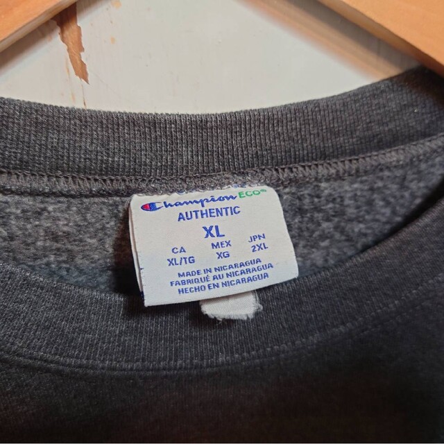 Champion(チャンピオン)の☆US古着Champion/カレッジロゴ/グレー/スウェット/XL メンズのトップス(スウェット)の商品写真