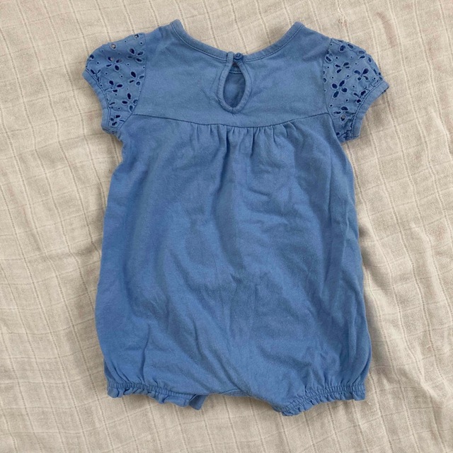 babyGAP(ベビーギャップ)の胸元レースロンパース(baby GAP) キッズ/ベビー/マタニティのベビー服(~85cm)(ロンパース)の商品写真