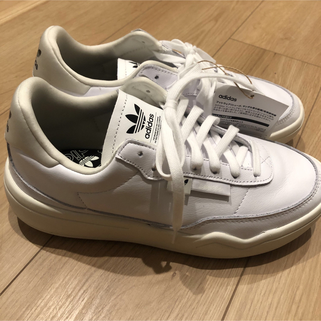 新品未使用 完売 24.5 adidas HER COURT W CLOUD