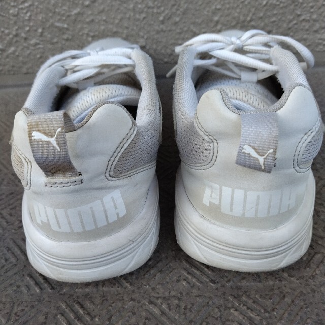 PUMA(プーマ)のプーマ 白スニーカー 26cm メンズの靴/シューズ(スニーカー)の商品写真