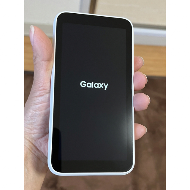 Galaxy(ギャラクシー)のGALAXY 5G Mobile WiｰFi ルーター SCR01 スマホ/家電/カメラのスマートフォン/携帯電話(その他)の商品写真