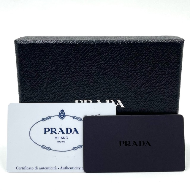 PRADA(プラダ)のPRADA プラダ カードケース 名刺入れ サフィアーノ ビジネス 小物 2MC122  サフィアーノレザー   ブラック 黒 シルバー金具 メンズ 人気 美品【中古品】 レディースのファッション小物(パスケース/IDカードホルダー)の商品写真