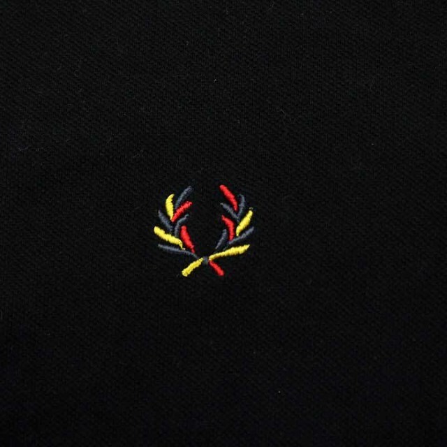FRED PERRY(フレッドペリー)のFRED PERRY ポロシャツ 半袖 刺繍 ロゴ 38 M 黒 赤 黄 メンズのトップス(ポロシャツ)の商品写真