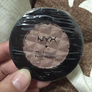 エヌワイエックス(NYX)の処分値下NYX▽ピンクブラウンラメアイシャドー(アイシャドウ)