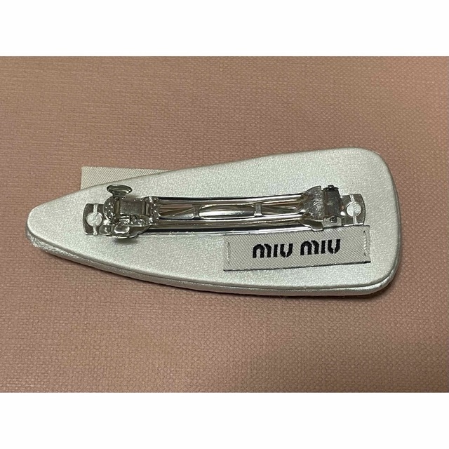 miumiu(ミュウミュウ)のmiumiu MIUMIU ヘアアクセサリー　特別値下げ レディースのヘアアクセサリー(バレッタ/ヘアクリップ)の商品写真