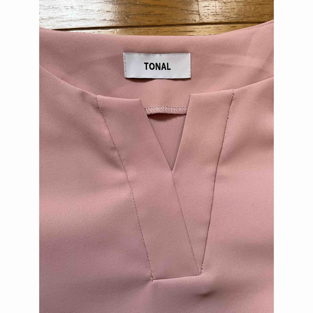TONAL(トーナル)の【TONAL】バルーンスリーブカットソー レディースのトップス(カットソー(半袖/袖なし))の商品写真