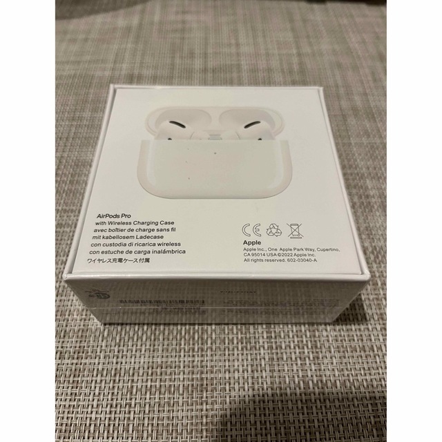 Apple(アップル)の【新品未開封】Apple AirPods Pro スマホ/家電/カメラのスマホアクセサリー(ストラップ/イヤホンジャック)の商品写真