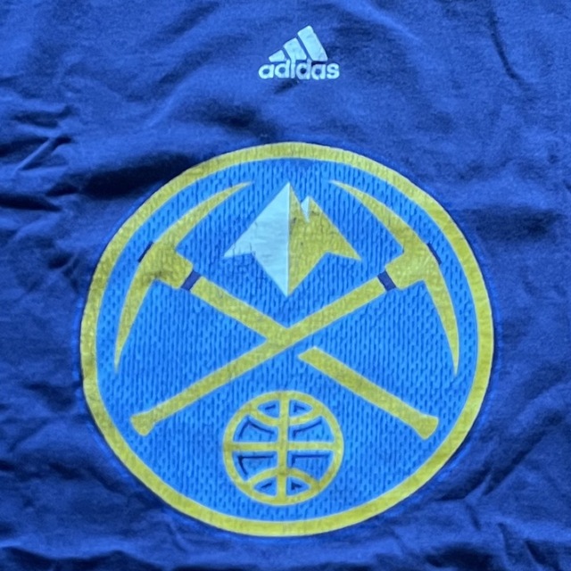 adidas(アディダス)のadidas NBA デンバーナゲッツ　Tシャツ メンズのトップス(Tシャツ/カットソー(半袖/袖なし))の商品写真