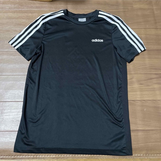 adidas(アディダス)の美品160 adidas tシャツ キッズ/ベビー/マタニティのキッズ服男の子用(90cm~)(Tシャツ/カットソー)の商品写真