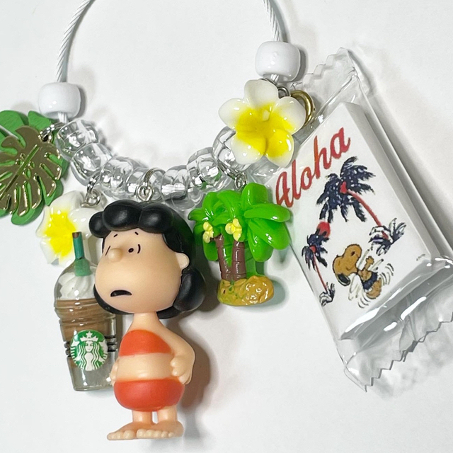 SNOOPY(スヌーピー)のわたしもフラダンス🌺✨ 踊ってみたいな👧💕🌴 キーホルダー ハンドメイドのアクセサリー(キーホルダー/ストラップ)の商品写真