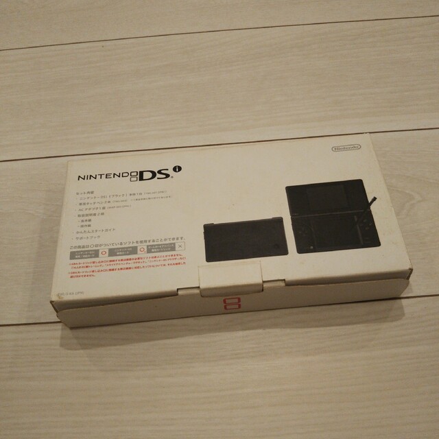 ニンテンドーDS(ニンテンドーDS)の美品⭐️dsi本体。黒。新品充電器、タッチペン１本、説明書、箱付き♪動作OK♪ エンタメ/ホビーのゲームソフト/ゲーム機本体(携帯用ゲーム機本体)の商品写真