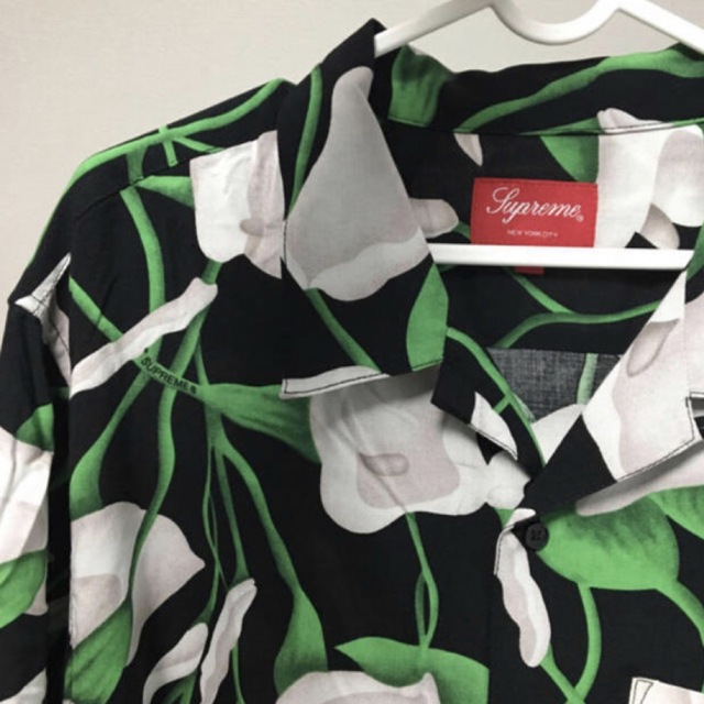 Supreme(シュプリーム)のSupreme Lily Rayon Shirt 確実正規品 メンズのトップス(シャツ)の商品写真