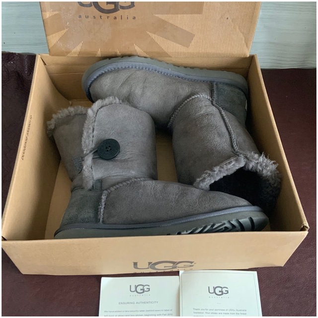 UGG(アグ)のUGG【23㎝位】★ベイリーボタン5803☆クリーニングお手入れ済 レディースの靴/シューズ(ブーツ)の商品写真