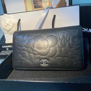 シャネル(CHANEL)の［正規品］美品　CHANEL  二つ折り長財布　カメリア　シール有(財布)