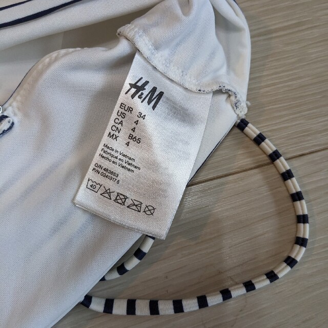 H&M(エイチアンドエム)のH&M☆スイムウェア水着エイチアンドエム ブラ（34）マリンボーダー レディースの水着/浴衣(水着)の商品写真