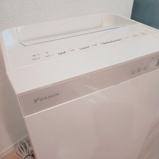 DAIKIN(ダイキン)の美品　加湿ストリーマ 空気清浄機 MCK70UKS-W スマホ/家電/カメラの生活家電(空気清浄器)の商品写真