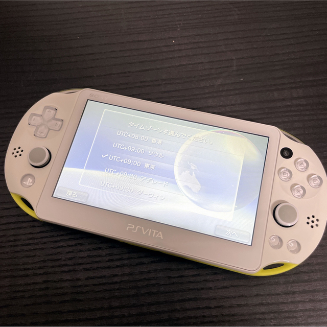 【美品】PSVita ライムグリーン×ホワイトPCH-2000ZA13 2