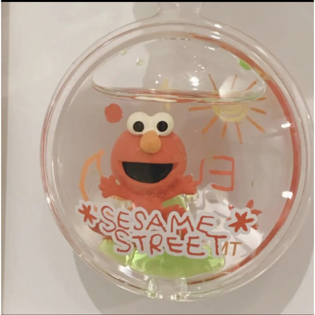 SESAME STREET(セサミストリート)のUSJ ユニバ エルモ セサミストリート プラスチック 水 鈴 キーホルダー エンタメ/ホビーのアニメグッズ(キーホルダー)の商品写真