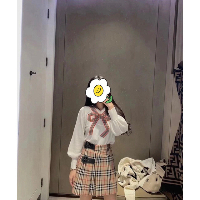 BURBERRY(バーバリー)のバーバリー　burberry キッズ　セーター　リボン　可愛い　ホワイト　8Y キッズ/ベビー/マタニティのキッズ服女の子用(90cm~)(ニット)の商品写真