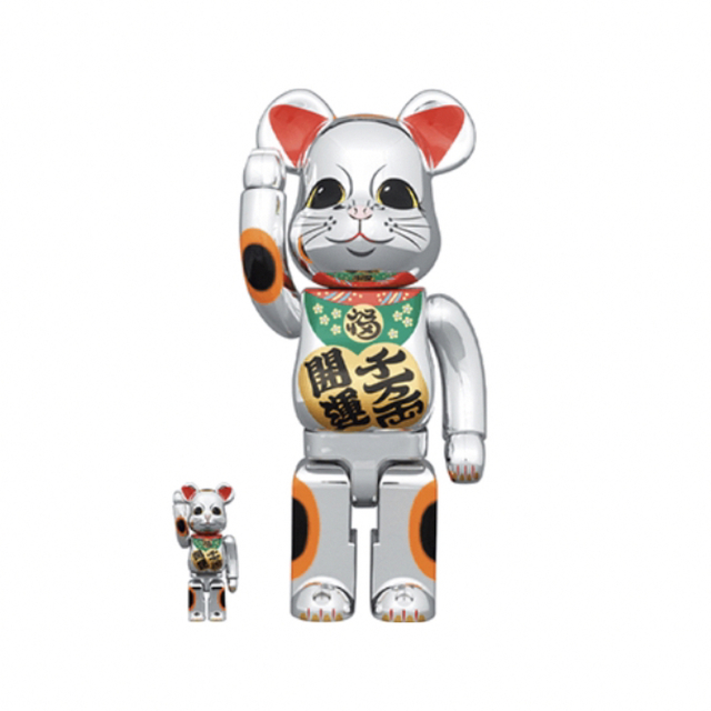 MEDICOM TOY(メディコムトイ)のBE@RBRICK 招き猫 開運・千万両 銀メッキ 100% & 400% ハンドメイドのおもちゃ(フィギュア)の商品写真