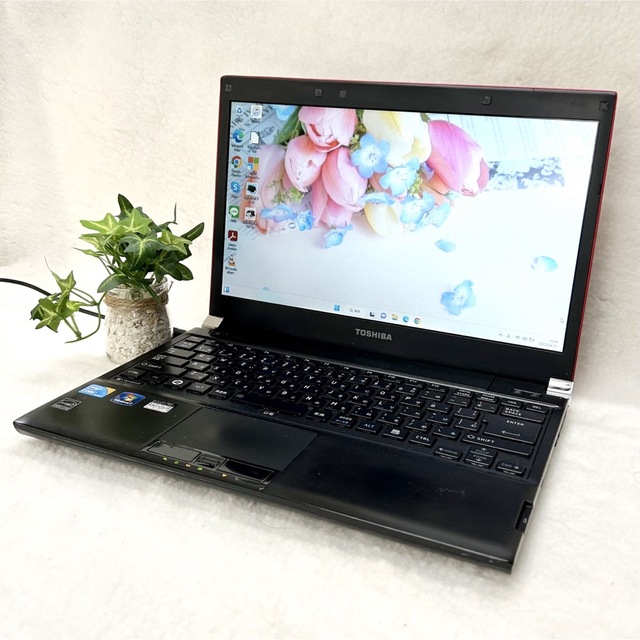 東芝✨学生・社会人向け✨赤いノートパソコン✨i5搭載 13.3インチWin11