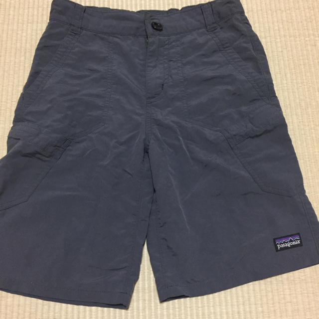 patagonia(パタゴニア)のパタゴニア 5/6歳 グレーハーフパンツ キッズ/ベビー/マタニティのキッズ服男の子用(90cm~)(パンツ/スパッツ)の商品写真