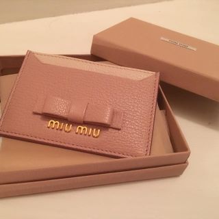 ミュウミュウ(miumiu)の新品 miumiu 定期入れ(名刺入れ/定期入れ)