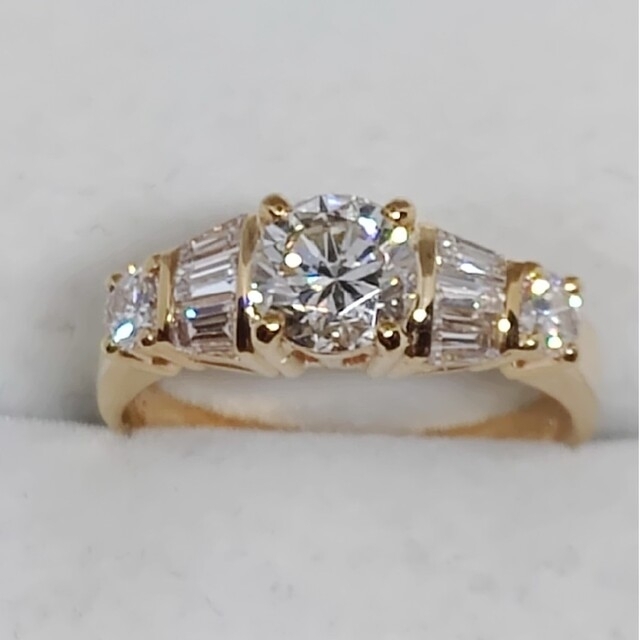 トータル1.403カラット ダイヤモンドデザインリング 未使用 レディースのアクセサリー(リング(指輪))の商品写真