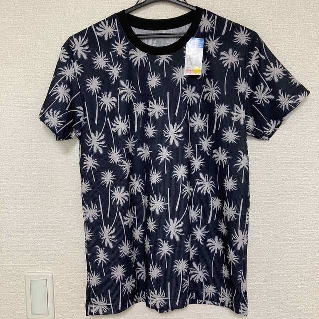 しまむら(シマムラ)のメンズ Mサイズ ヤシの木柄 ワッフル 半袖 速乾 Ｔシャツ ブラック メンズのトップス(Tシャツ/カットソー(半袖/袖なし))の商品写真